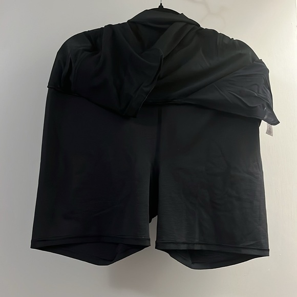 Athleta black skirt (with shorts underneath) in a size 16 - Picture 3 of 5